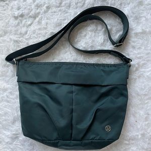 Lululemon city adventure shoulder bag